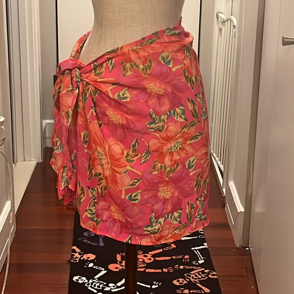 BeachRiot Sarong - Picture 1 of 3